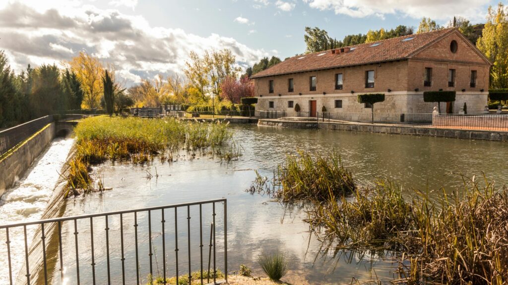 Canal de Castilla a su paso por Herrera de Pisuerga